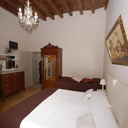 Residenza Centro Storico 2* 루카